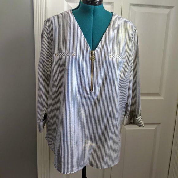 Ladies top - Picture 1 of 7